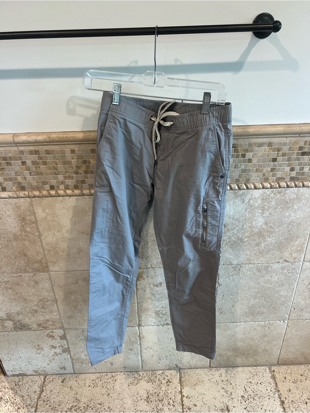 Vuori Light Gray Women’s Cargo Jogger Pants with Drawstring Waist
